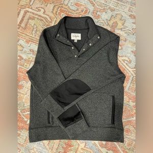 Grey, men’s pullover for a nice night out!